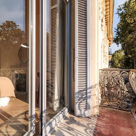 Le Bonheur 3 - 5 Minutes Du Palais Des Festivals Cannes